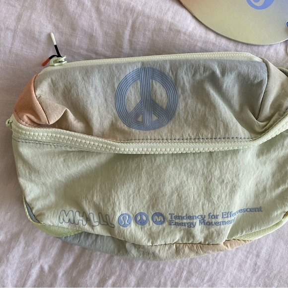Lululemon x Madhappy Clean Lines Belt Bag - Picture 4 of 7